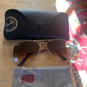 Ray-Ban Classic Gold Aviator Sunglasses